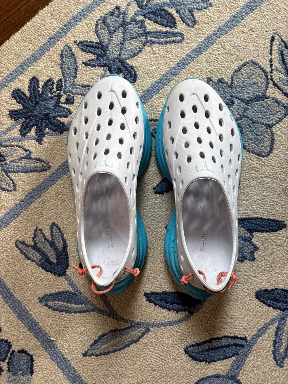 Kane shoes mens 10/womens 12